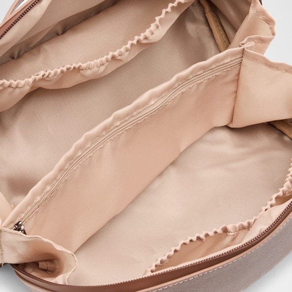 2 New Neiman Marcus Cosmetics Case Beauty Travel Bag 9"x4.5"x4.5" - Picture 4 of 9